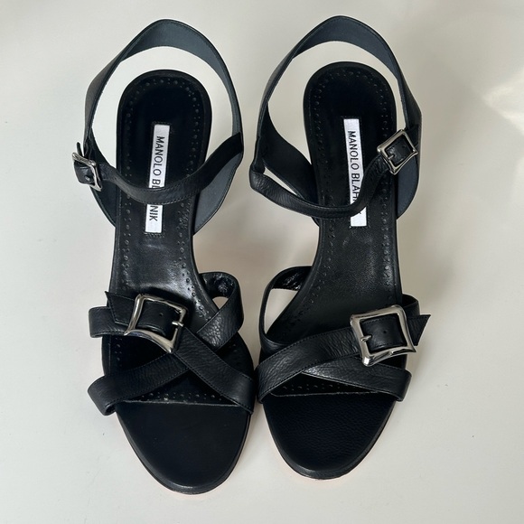 MANOLO BLAHNIK
Rioso Black Leather Buckled Sandal - Picture 4 of 8